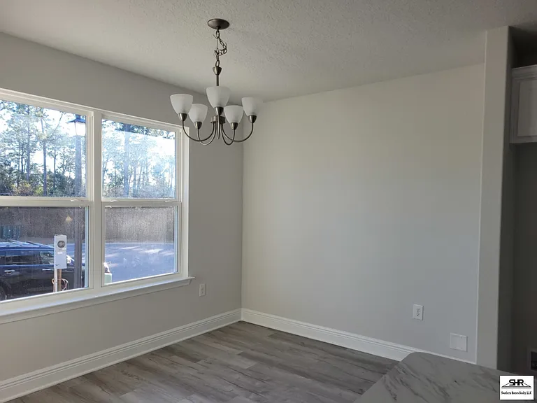 384 Hilburn Ln — Photo 4