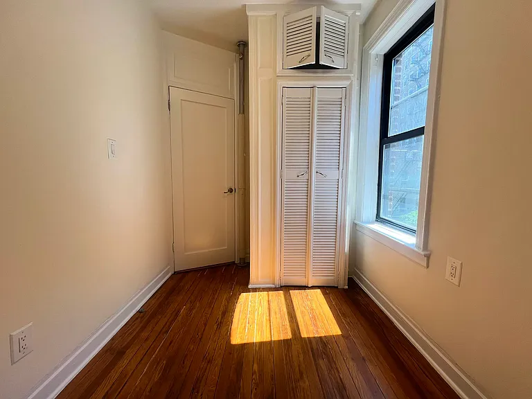 115 Washington Pl #22 — Photo 8