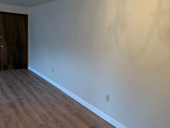 4th image of 115 E 2nd St #13