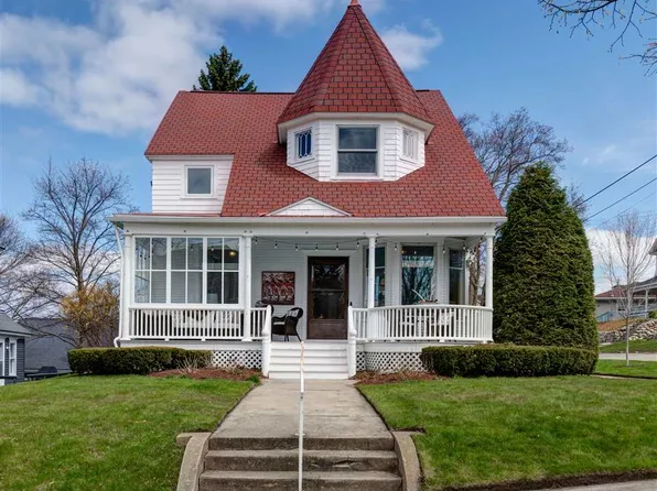 517 Bay St, Petoskey, MI 49770