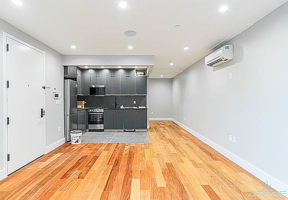 2nd image of 682 Hancock St #1