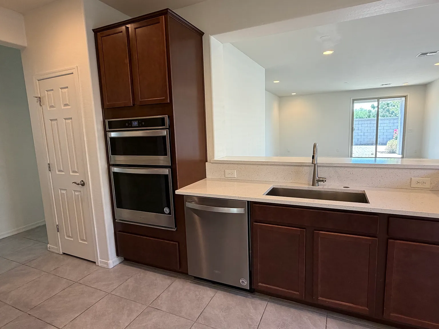 4 bed, 1880 sqft, $2,545 — Photo 3