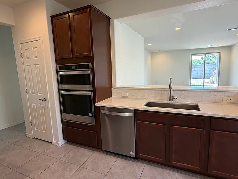 6554 S 24th Pl — Photo 3