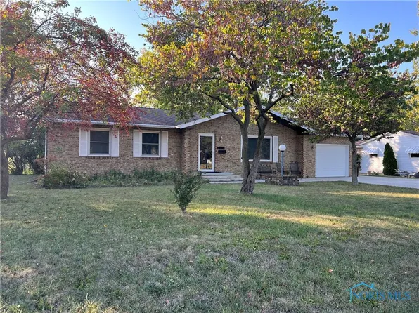 1204 Powell View Dr, Defiance, OH 43512