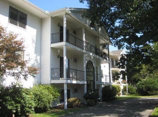 173 Main St APT B, Easthampton, MA 01027