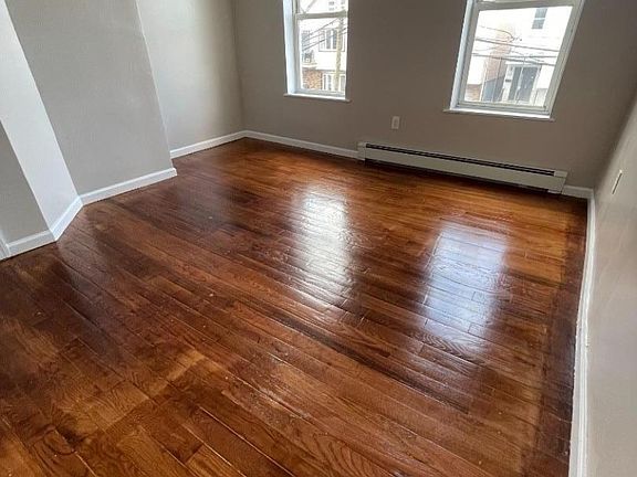 3rd image of 522 Mulberry St