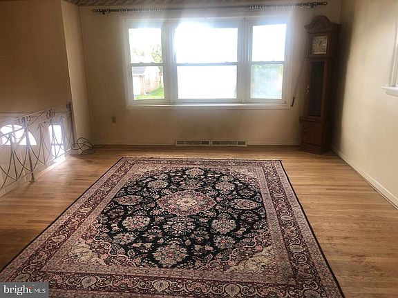 4th image of 2127 Sherwal Ave