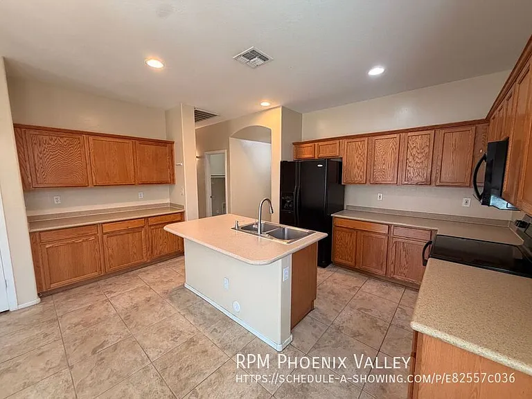 15227 W Jackson St — Photo 8