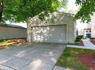 3540 Golfview Dr, Hazel Crest, IL 60429