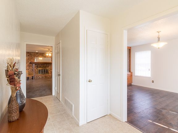 3rd image of 401 Orchid Dr