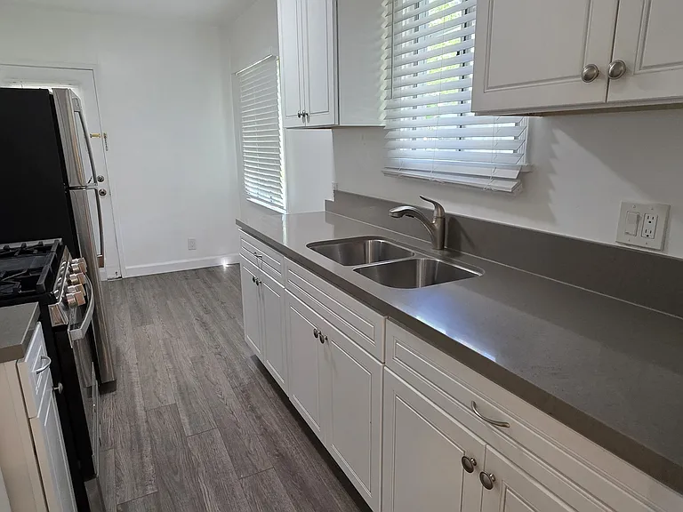 2711 W Clark Ave #A — Photo 4