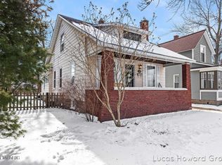 98 W 18th St, Holland, MI 49423