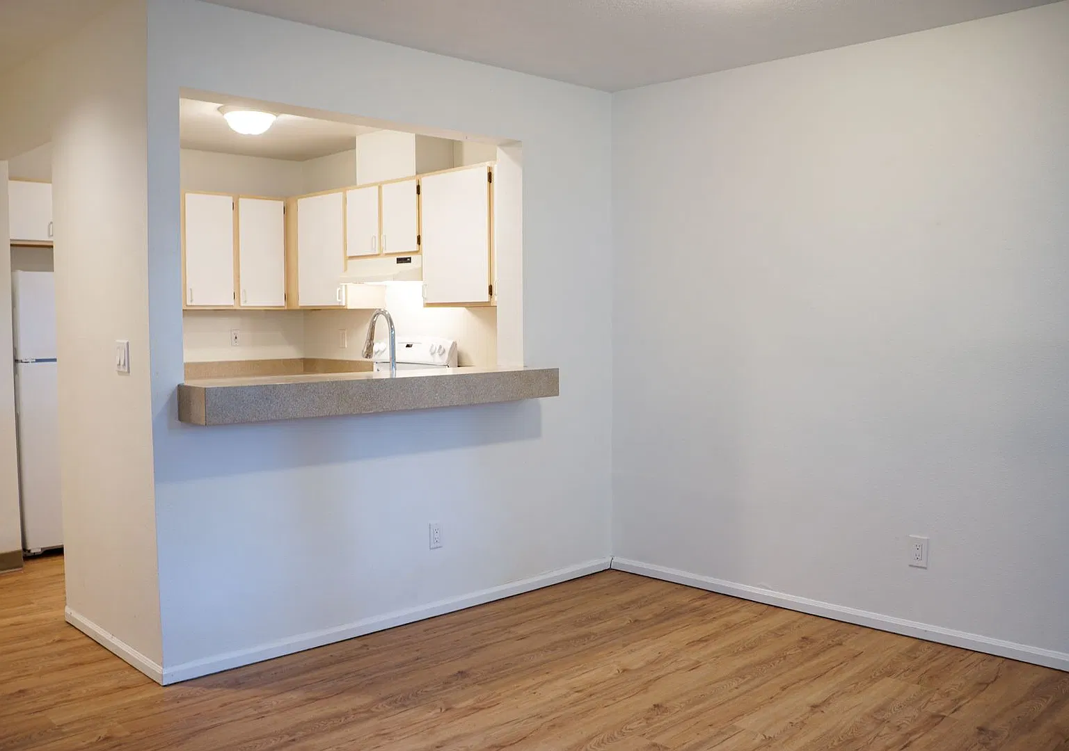 Spacious SW 1 Bed w/ Washer + Dryer, DW, & More! — Photo 3
