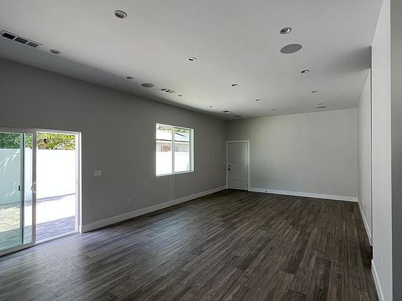 5th image of 8821 Debra Ave