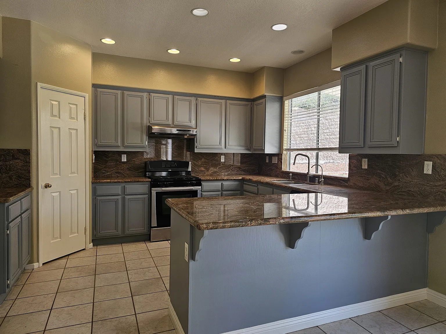 29122 Mammoth Ln — Photo 2