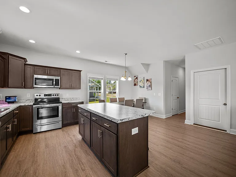 516 Poults Dr — Photo 4