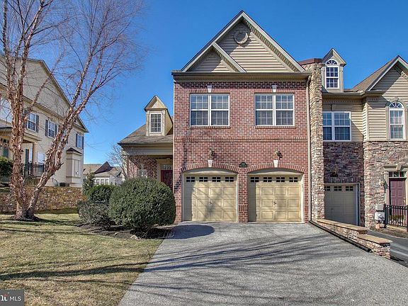 3rd image of 3143 Woods Edge Dr