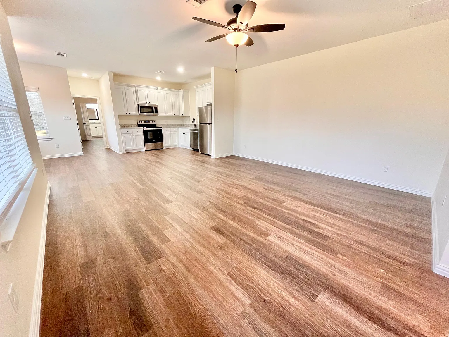 329 E Nelson St — Photo 2