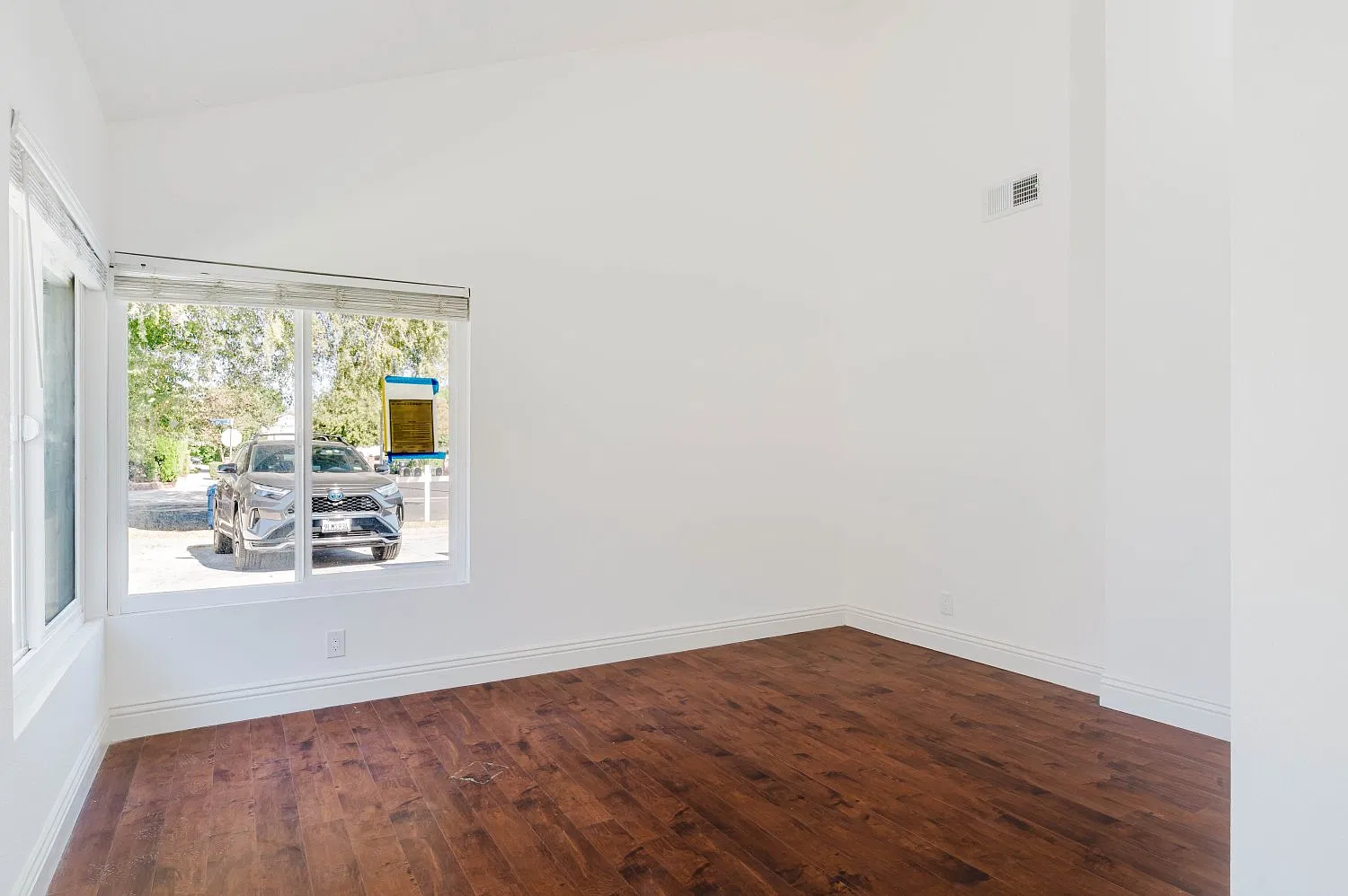 5 bed, 2178 sqft, $4,895 — Photo 3