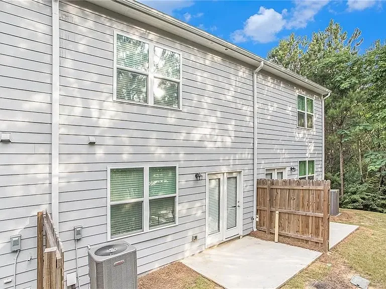 1502 Vernon Blvd — Photo 12