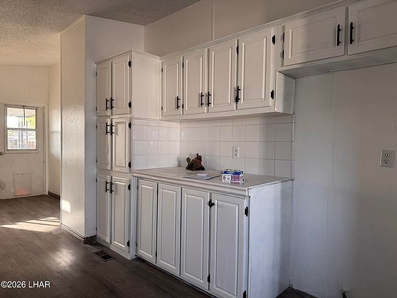 4th image of 308 N Moonlight Dr