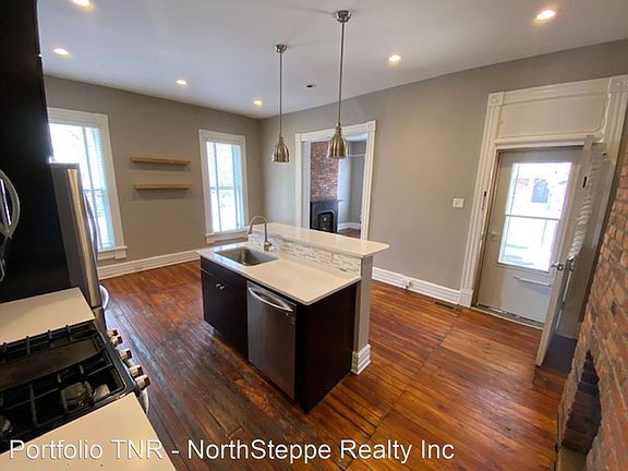 3rd image of 77 E Lincoln St #5024395