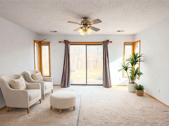 3rd image of 29 Radcliffe Dr