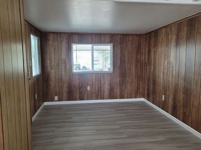620 Silver Ln — Photo 11