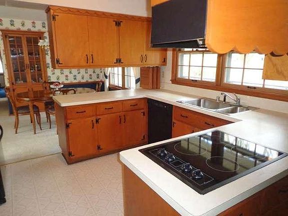 5th image of 2514 Crestwood Cir