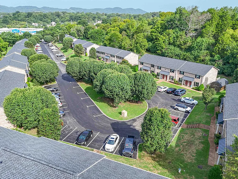 Brentwood Square Condominiums — Photo 28