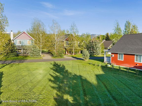 5th image of 810 Eagles Rest Dr #1