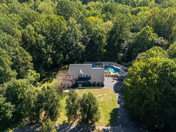 2424 Wildflower Ln, Huntingtown, MD 20639