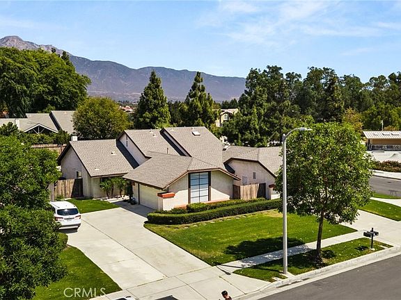 5th image of 8584 Sandalwood Ct