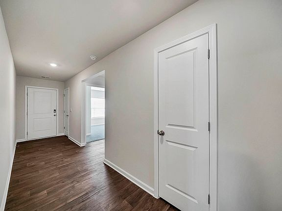 4th image of 24 Maple Dr