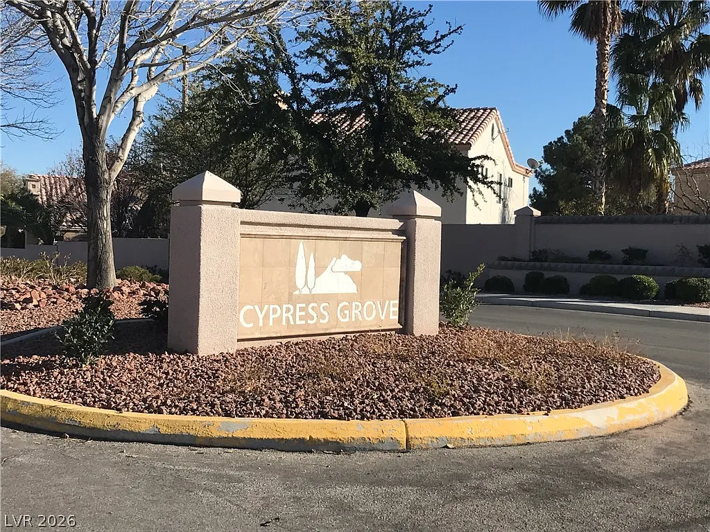 3 bed, 2.5 bath, 1967 sqft, $2,350 — Photo 3