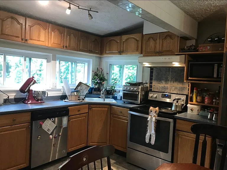 5105 Woodville Rd — Photo 2