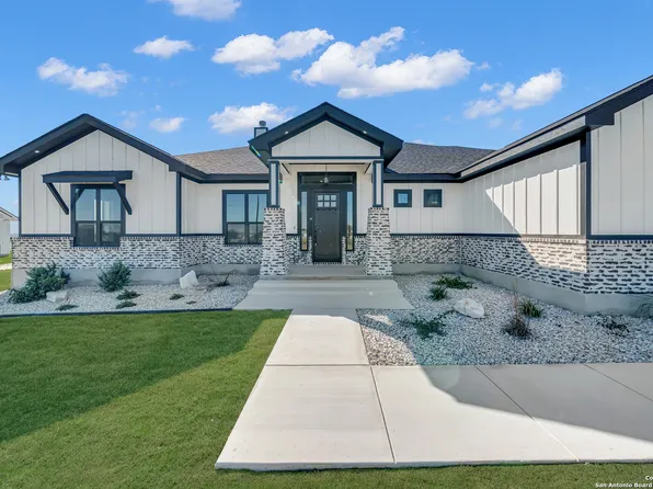 158 Estates Dr, La Vernia, TX 78121