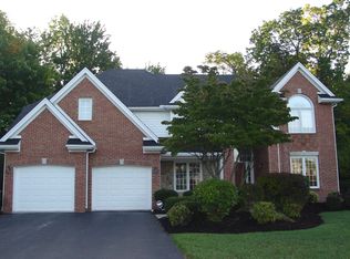 831 Saint Annes Dr, Holland, OH 43528
