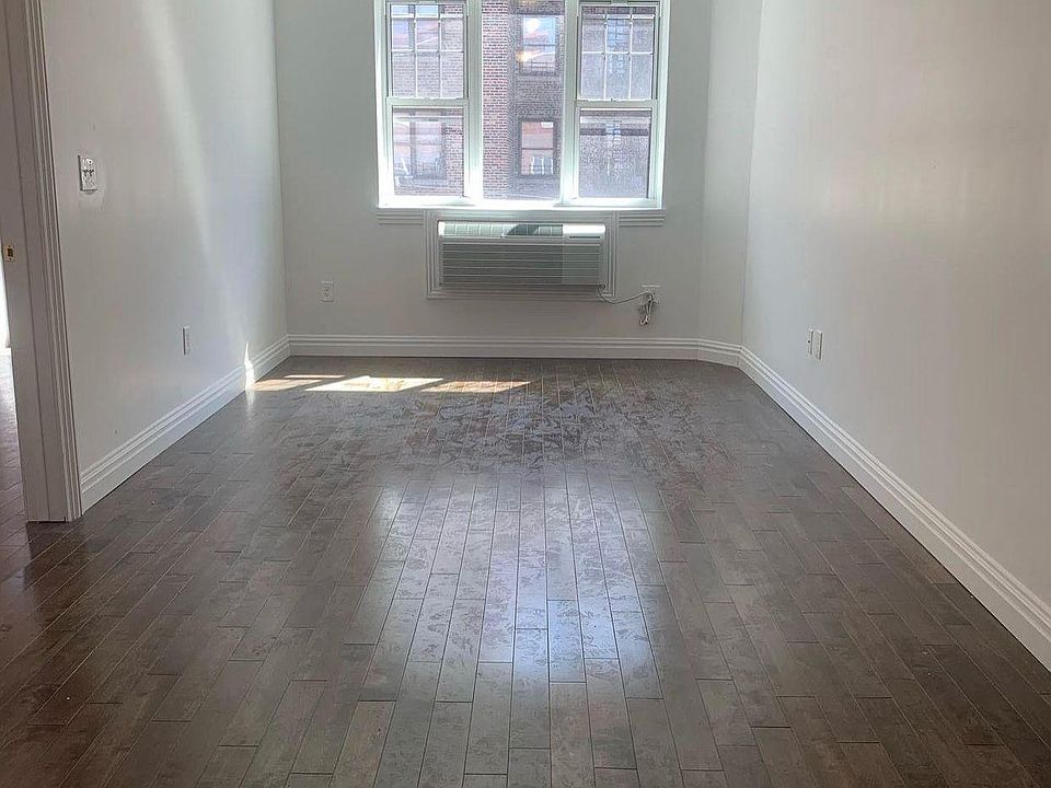 2nd image of 2952 Barnes Ave #2
