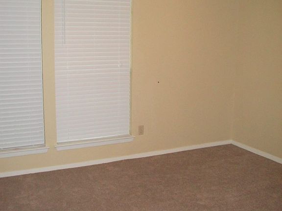 4th image of 7413 Sandywoods Ct