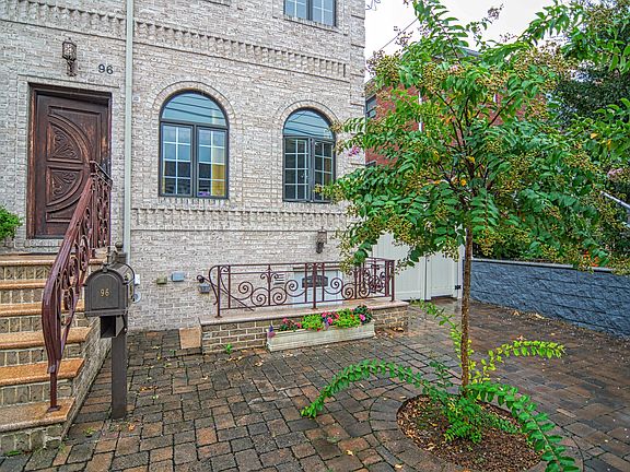 3rd image of 96 Purcell St