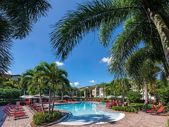 Beach Entry Resort-Style Pool