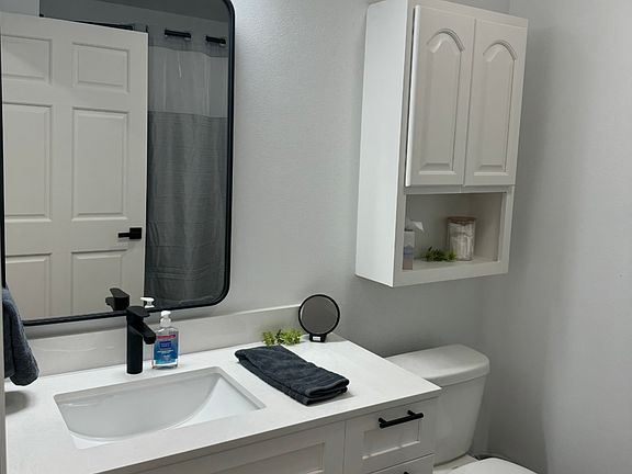 5th image of 209 W Jefferson St #15