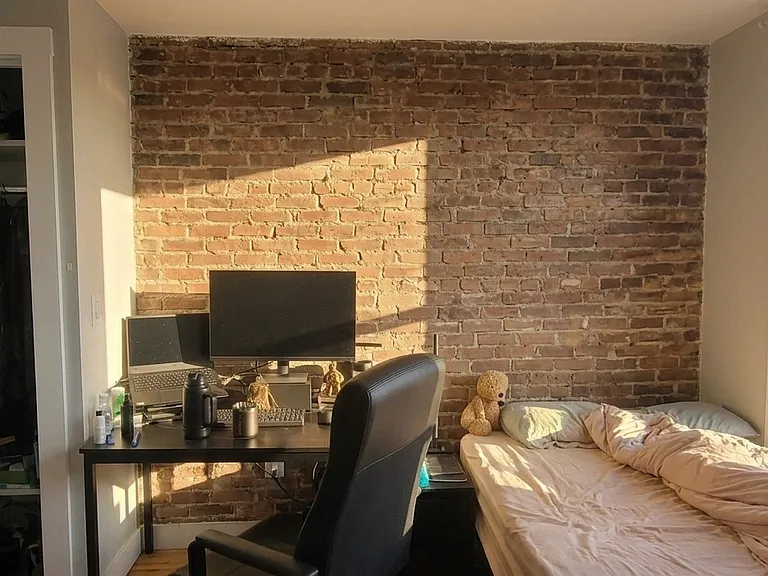 129 Ryerson St #3 — Photo 2