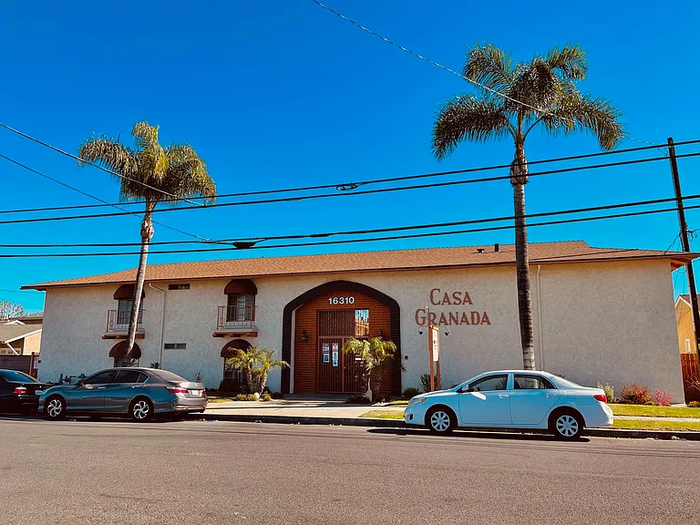 Casa Granada Apartments — Photo 2