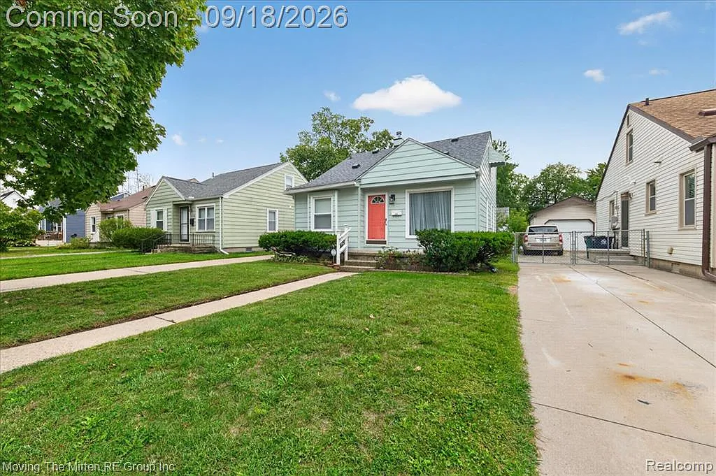 3 bed, 1.0 bath, 1008 sqft, $1,800 — Photo 3