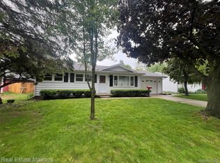 1420 Jones Pl, Port Huron, MI 48060