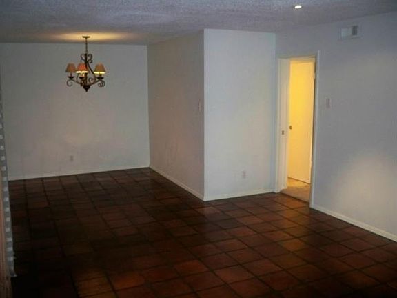 4th image of 5130 Amesbury Dr #A