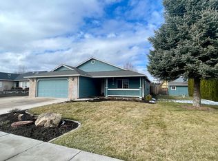 2109 NW Greenwood Pl, Redmond, OR 97756