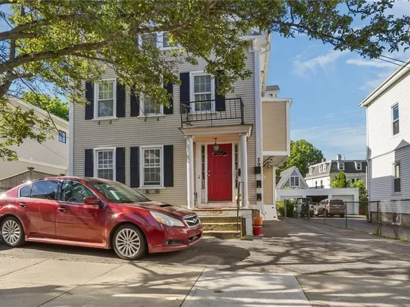 29 Dean Ave #1F, Newport, RI 02840